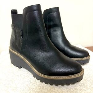 Dolce Vita Rango Black Ankle Boots Size 9.5 Chunky lug pull on/off boot